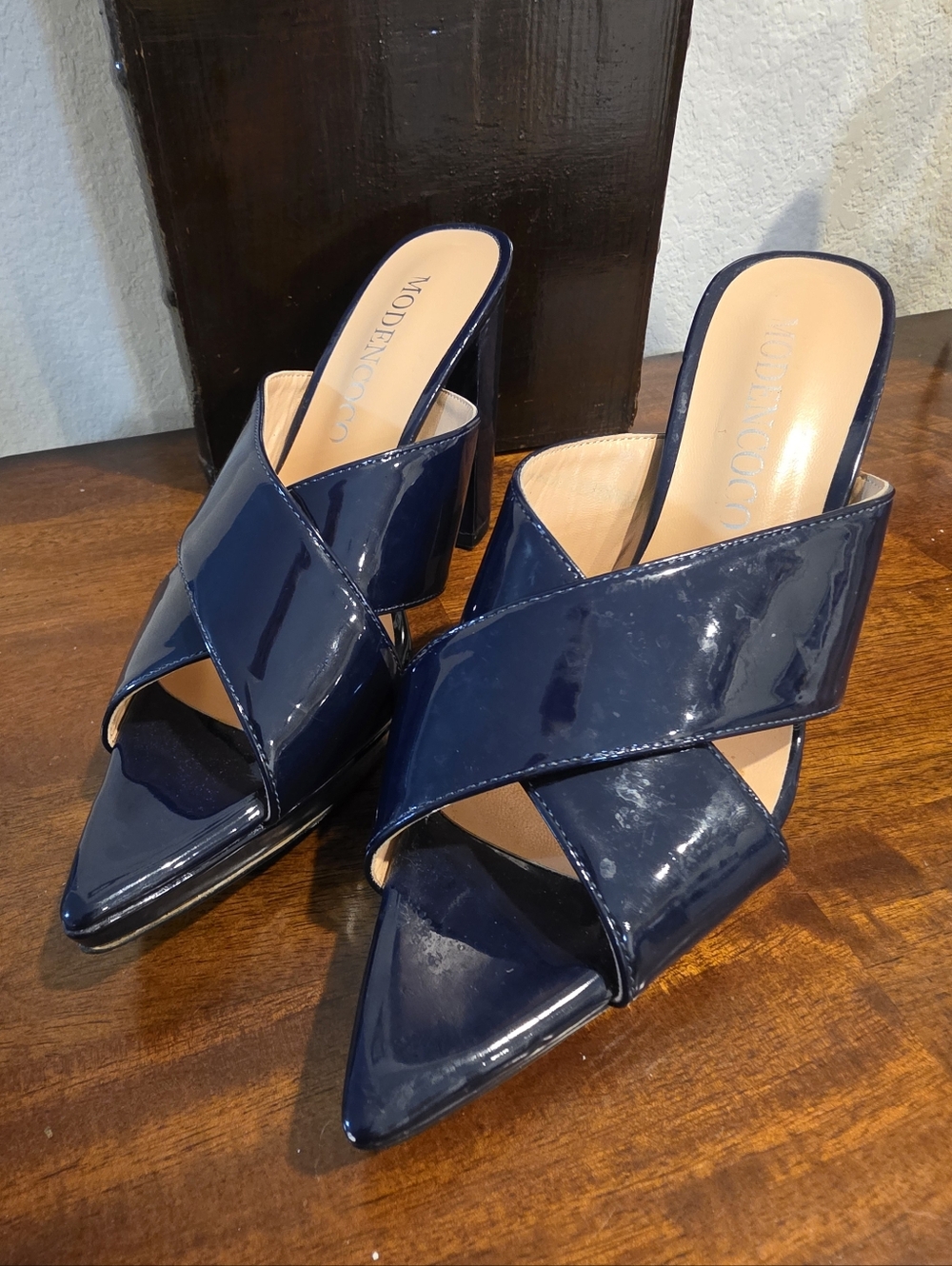 Modencoco Navy Patent Crisscross Open-Toe Heels 7.5‎